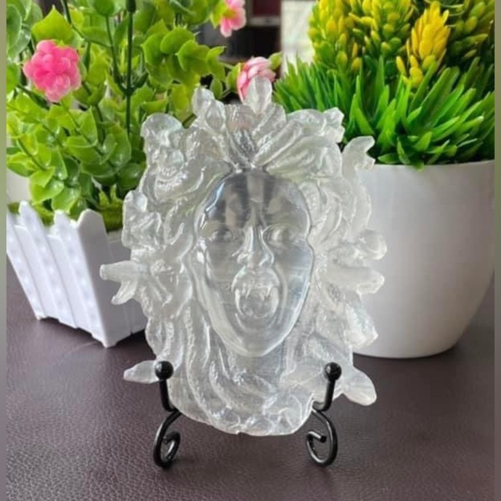 ❤️Satin Spar Medusa Carving